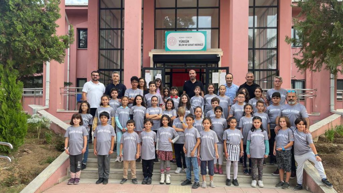 Yüreğir Belediye Başkanı Fatih Mehmet KOCAİSPİR' in öğrencilerimize forma hediyesi
